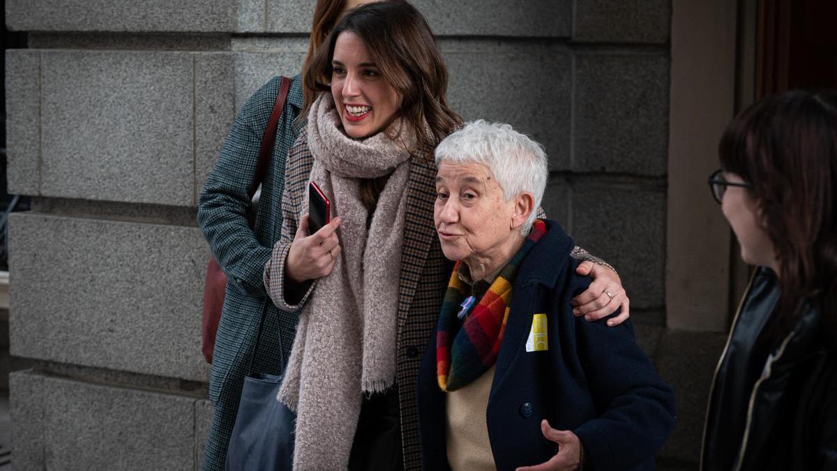 La ministra de Igualdad, Irene Montero, junto a la directora general de Diversidad Sexual y Derechos LGTBI, Boti García Rodrigo.