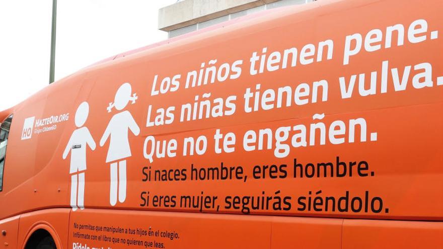 Barcelona, l&#039;Hospitalet i Sant Cugat volen evitar que el bus transfòbic circuli per Catalunya