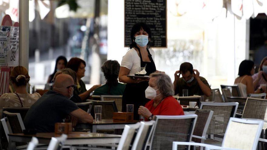 Paro En Canarias El Paro En Canarias Cae Por Debajo De Las 200000 Personas Por Primera Vez 4034