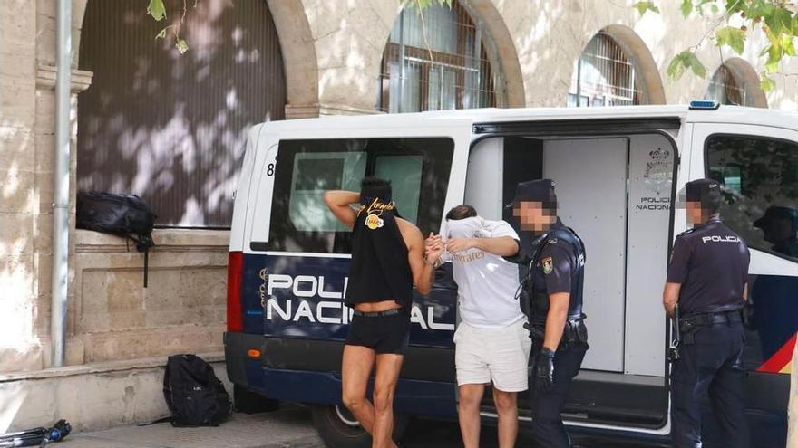 La joven violada por la &#039;manada alemana&#039; en Mallorca se refugió en el baño del hotel tras el suceso