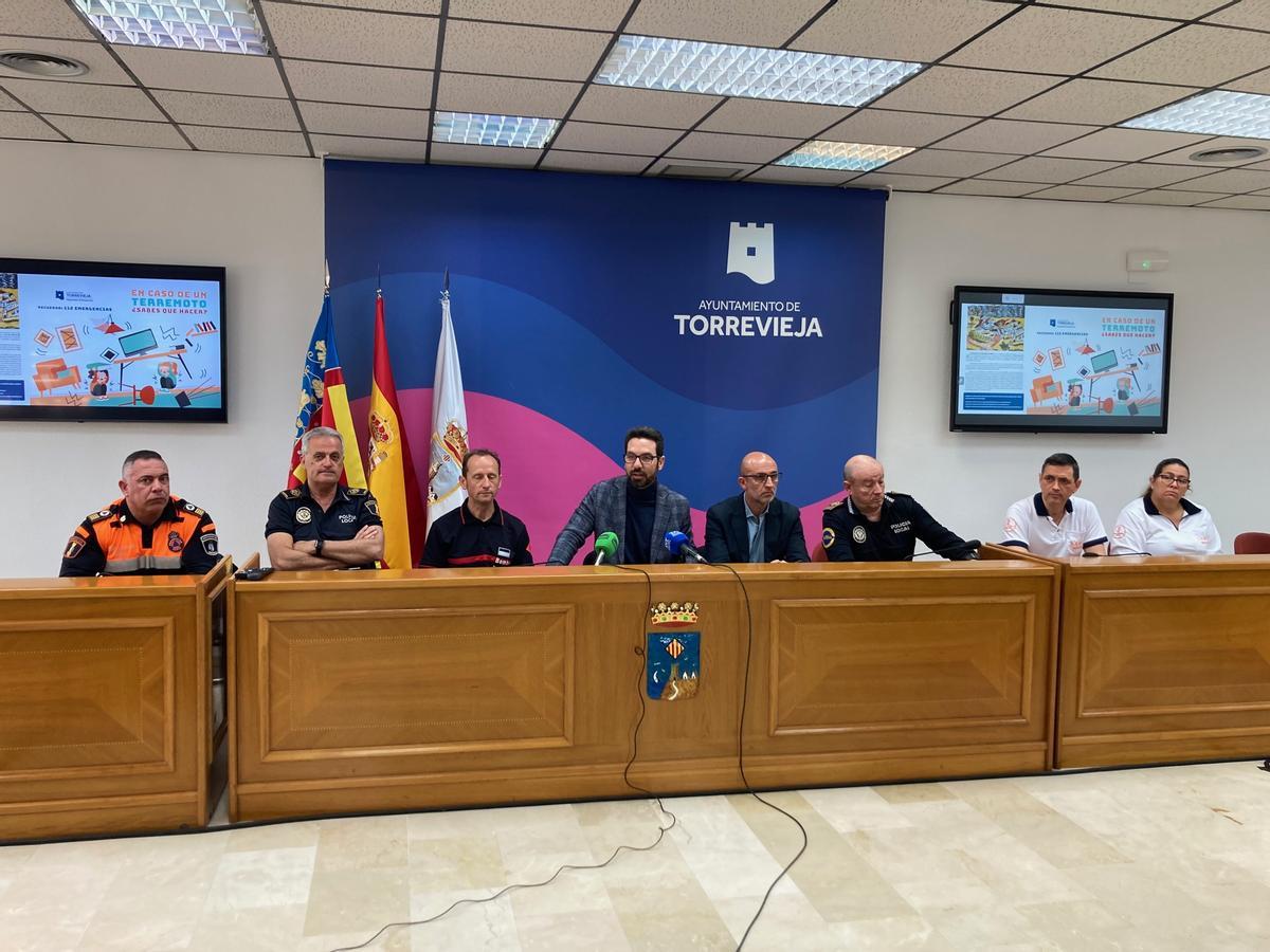 Presentación del simulacro con la presencia de los responsables de Bomberos, Protección Civil, Policía Local, SAMU y los ediles Federico Alarcón y Ricardo Recuero