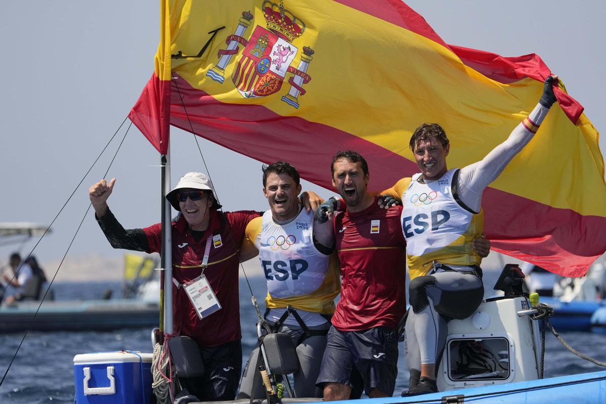 Diego Botín y Florian Trittel llegan a tierra tras hacerse con el oro