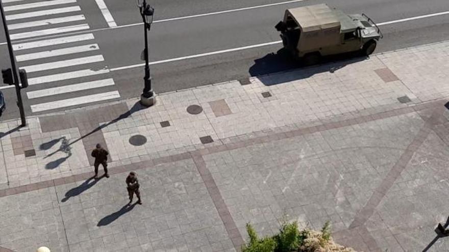 El ejército controla la entrada de algunos supermercados ante la afluencia de clientes