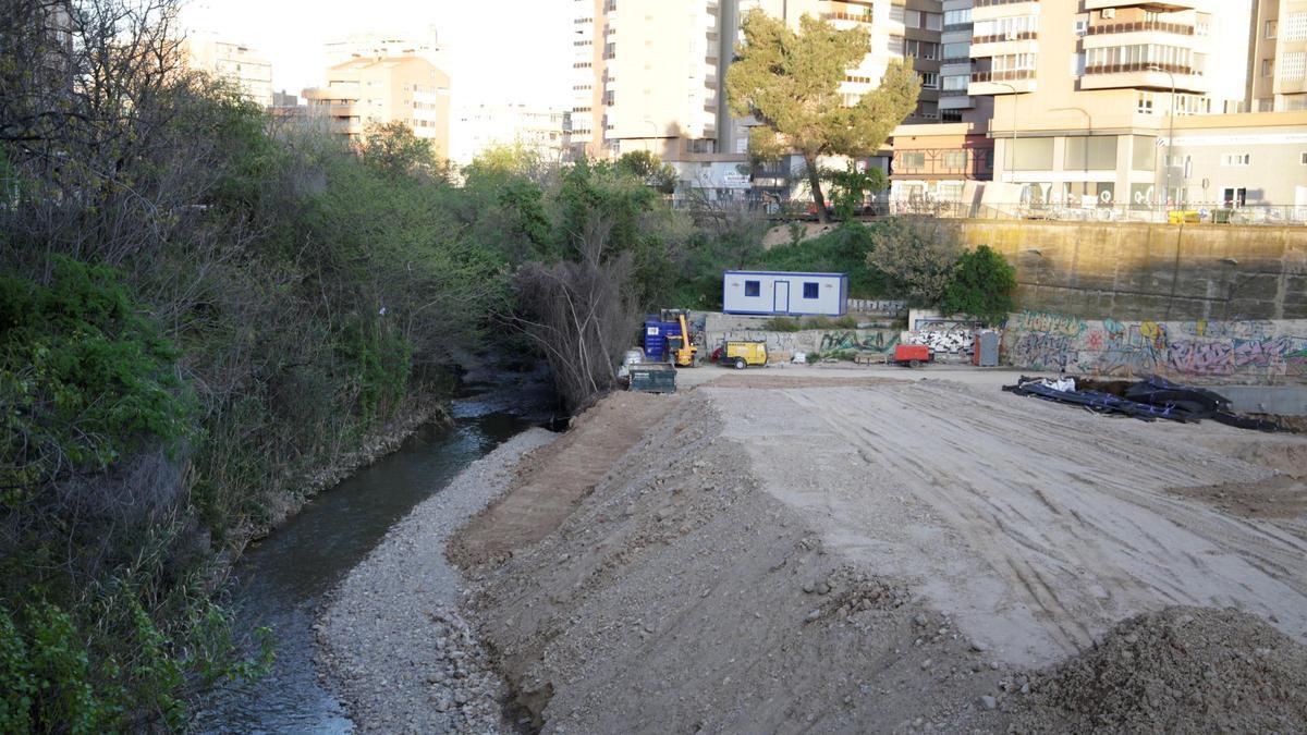 Obras en los viveros Sopesens, en la ribera del río Huerva en Zaragoza.