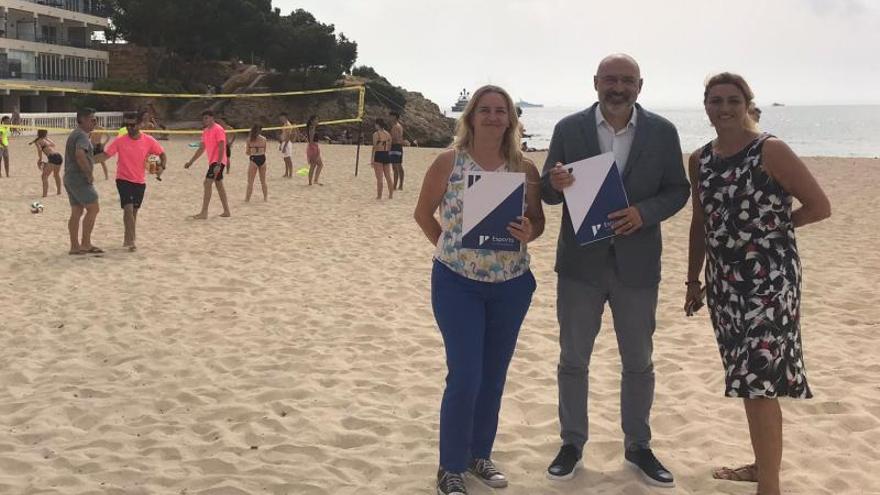 Convenio para dinamizar los deportes de playa en Calvià