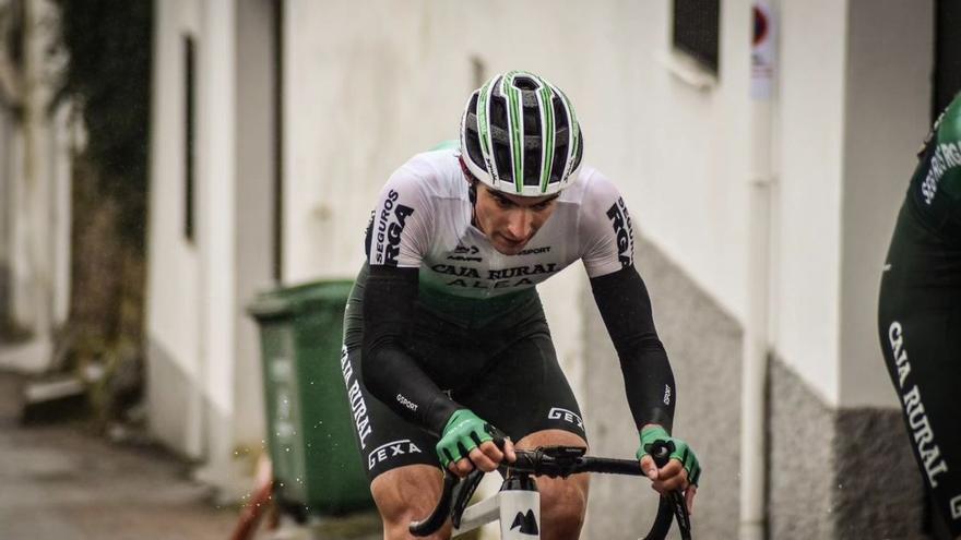 Estanislao Calabuig protagoniza una escapada en la carrera de la Copa de España de ciclismo en Don Benito