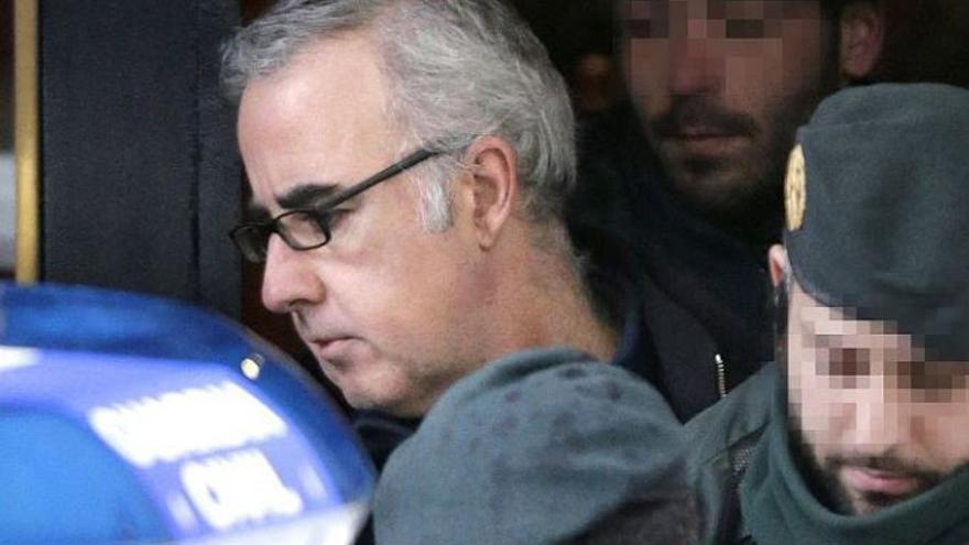 El padre de Asunta detenido en las puertas de su casa