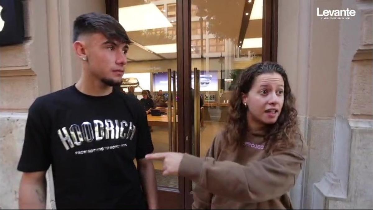 Roban un centenar de iPhone en la tienda Apple de València