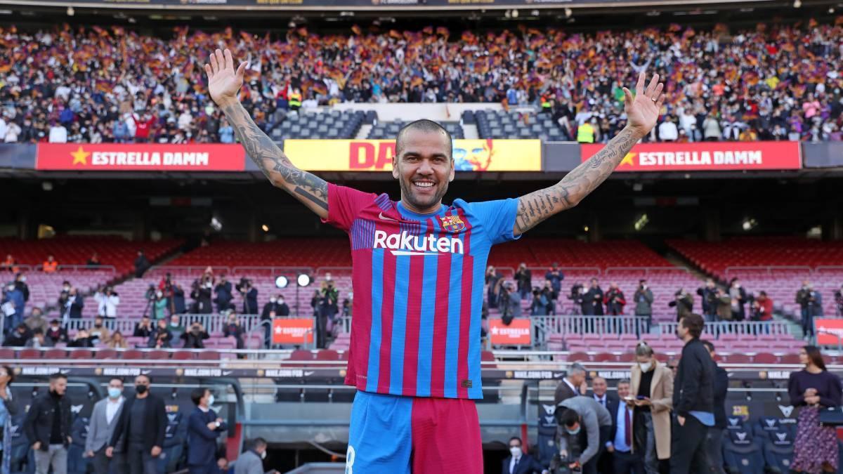 Alves, en su presentación reciente como jugador del Barça