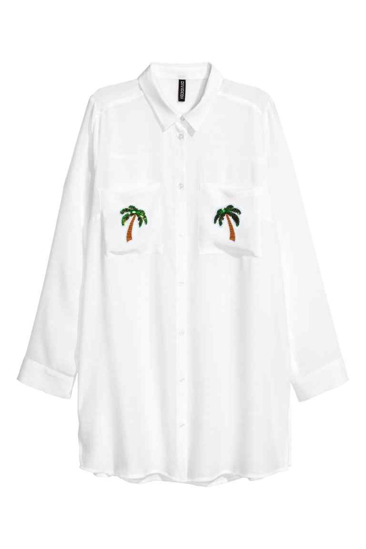 Camisa con detalle de lentejuelas de H&M (Precio: 16.99 euros)