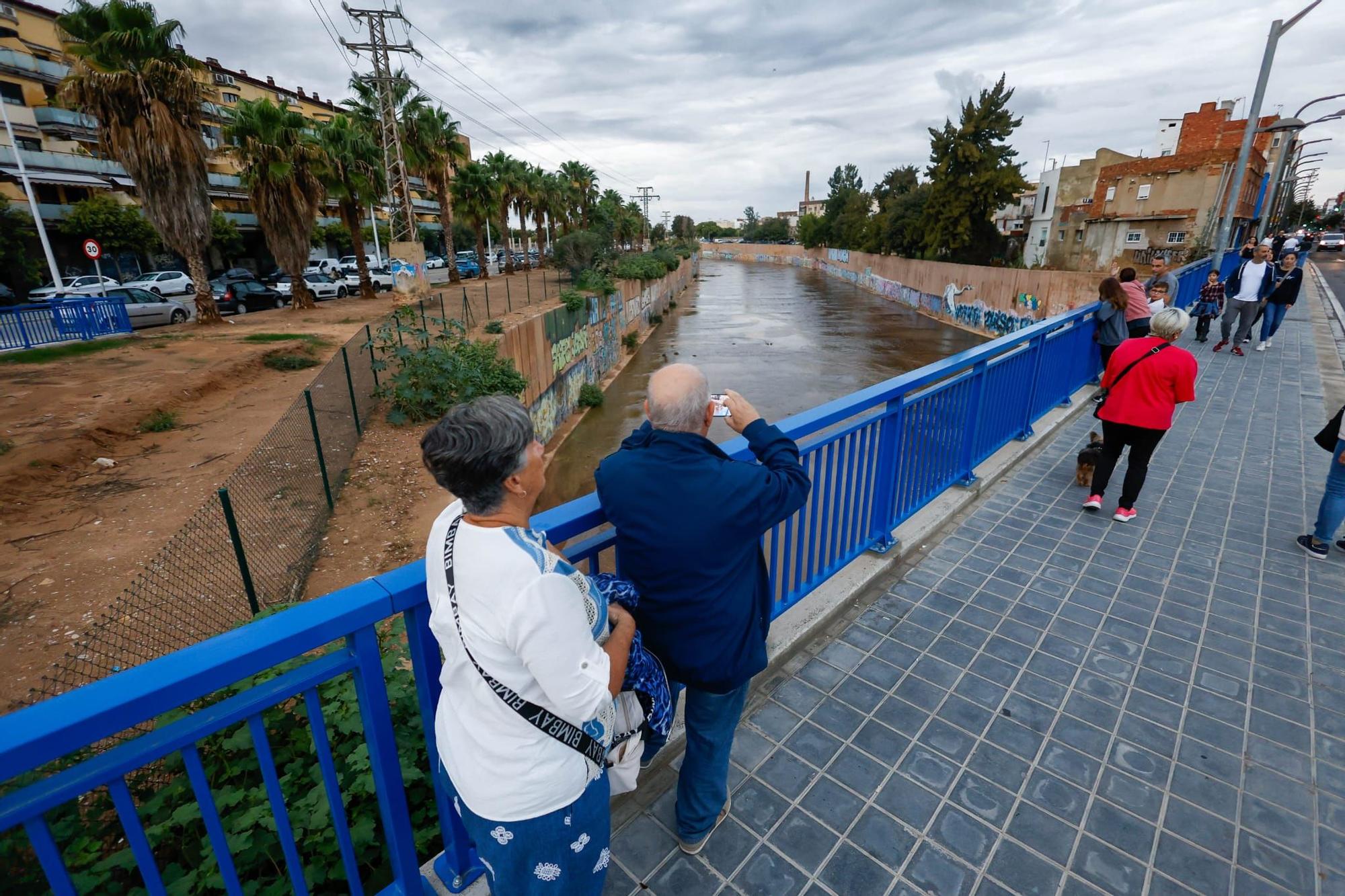 Así está el barranco del Poyo a su paso por Catarroja este jueves 9 de octubre en plena dana Alice