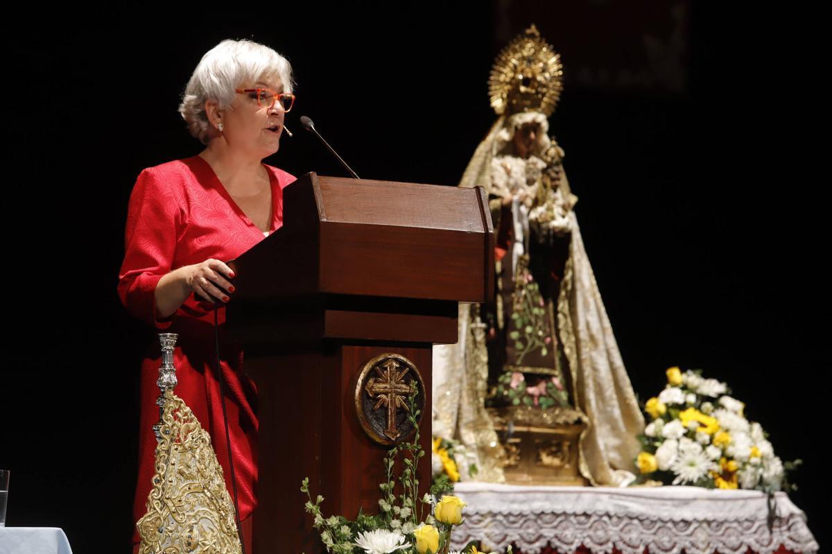 Maite Montero, durante su pregón de las Glorias en el Teatro Góngora.