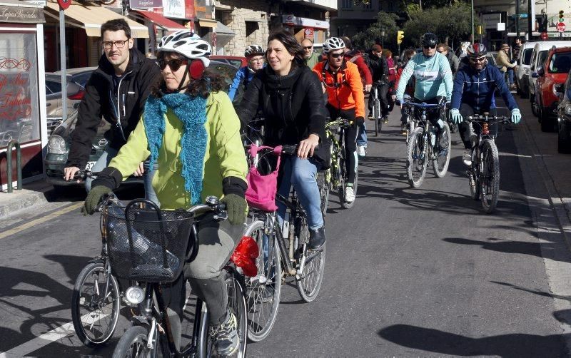 Marcha ciclista en protesta por la paralización del servicio Bizi