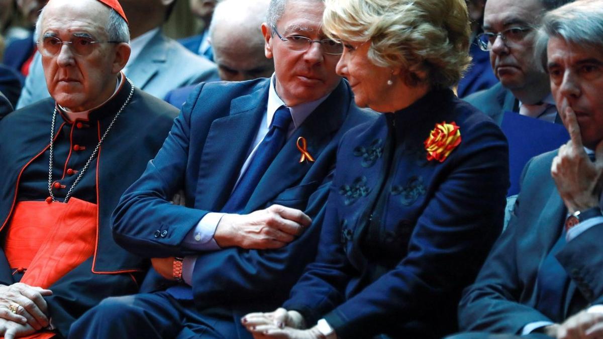 Los expresidentes de la Comunidad de Madrid Alberto Ruíz Gallardón y Esperanza Aguirre