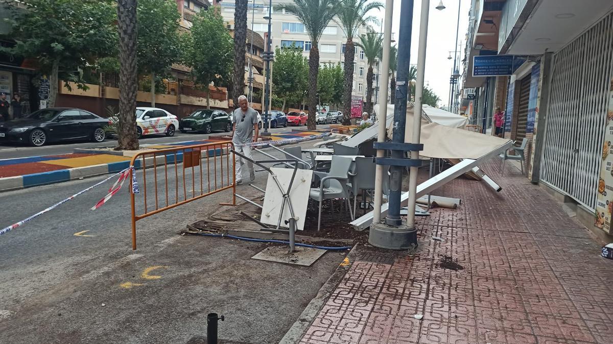 Estado en el que ha quedado la terraza tras el accidente en la avenida de las Habaneras