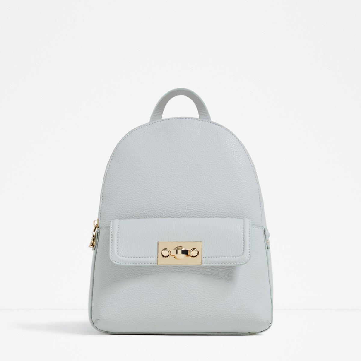 Alerta tendencia, mochila azul de Zara (35,95€)