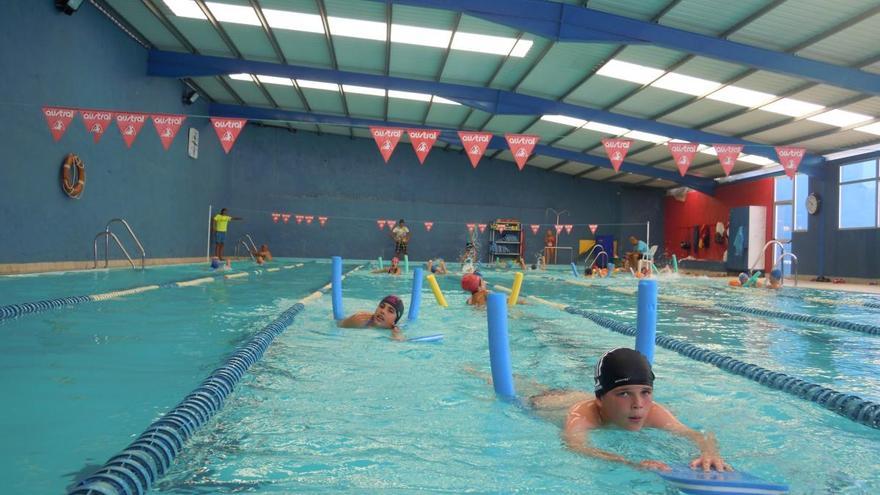 El próximo lunes 14 de septiembre comienzan los cursillos de natación en las Piscinas Municipales de Guía