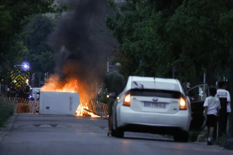 Manifestaciones violentas en Nanterre, Francia, después de que la policía matara a tiros a un joven de 17 años