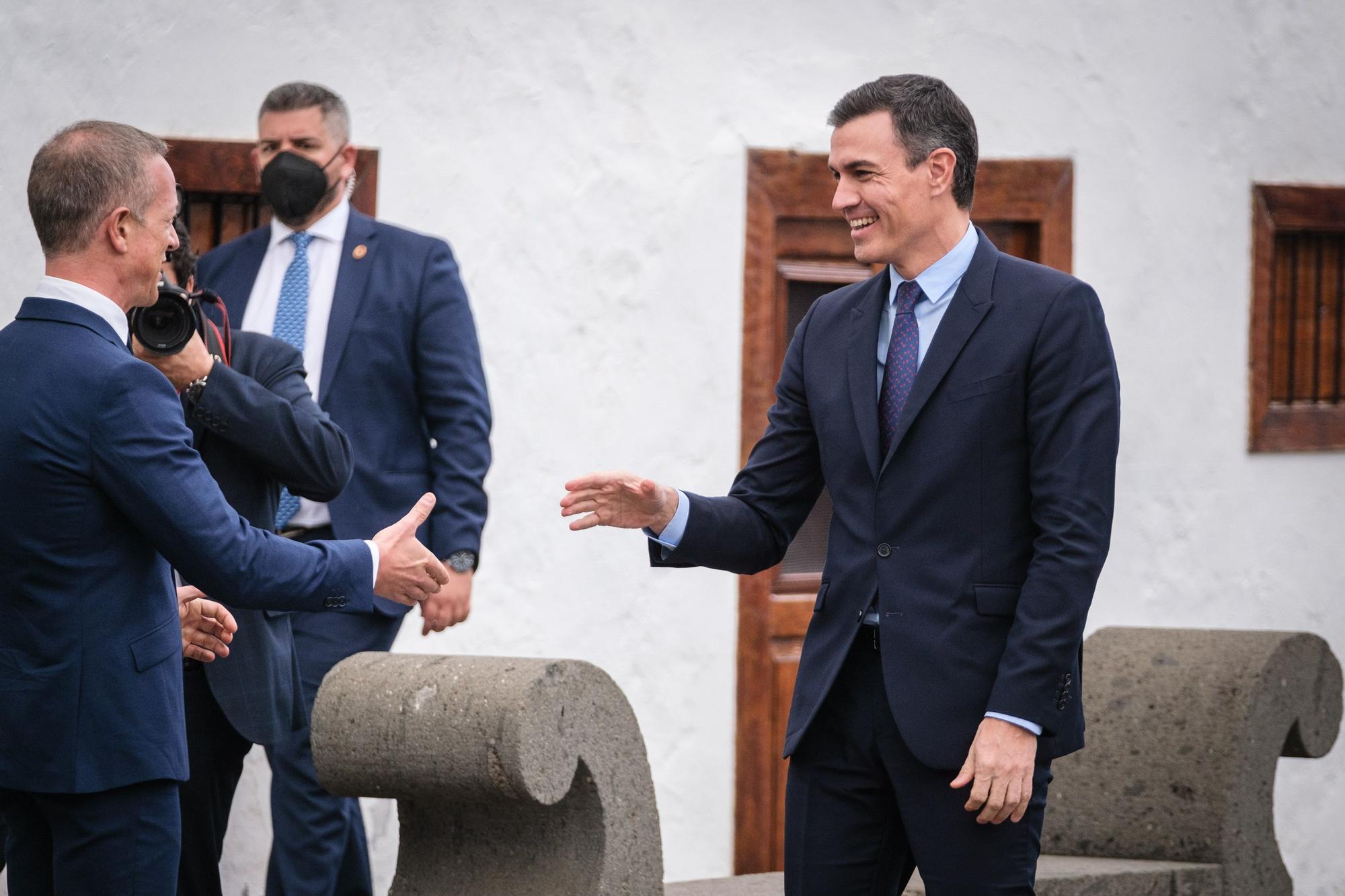 Visita del Rey y los presidentes de las comunidades a La Palma al acto de homenaje a los palmeros