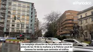 La plaza de Hernán Cortés, en Cáceres, regresa a la normalidad tras el caos en el tráfico por el apagón de los semáforos