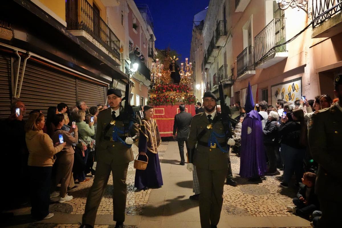 El Cristo de la Humildad instantes después de salir del templo de la Purísima Concepción de Badajoz.