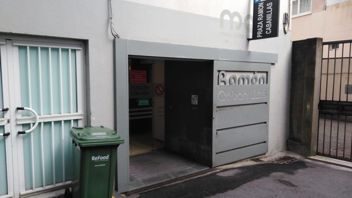 Acceso al mercado de Ramón Cabanillas donde se produjo la agresión.