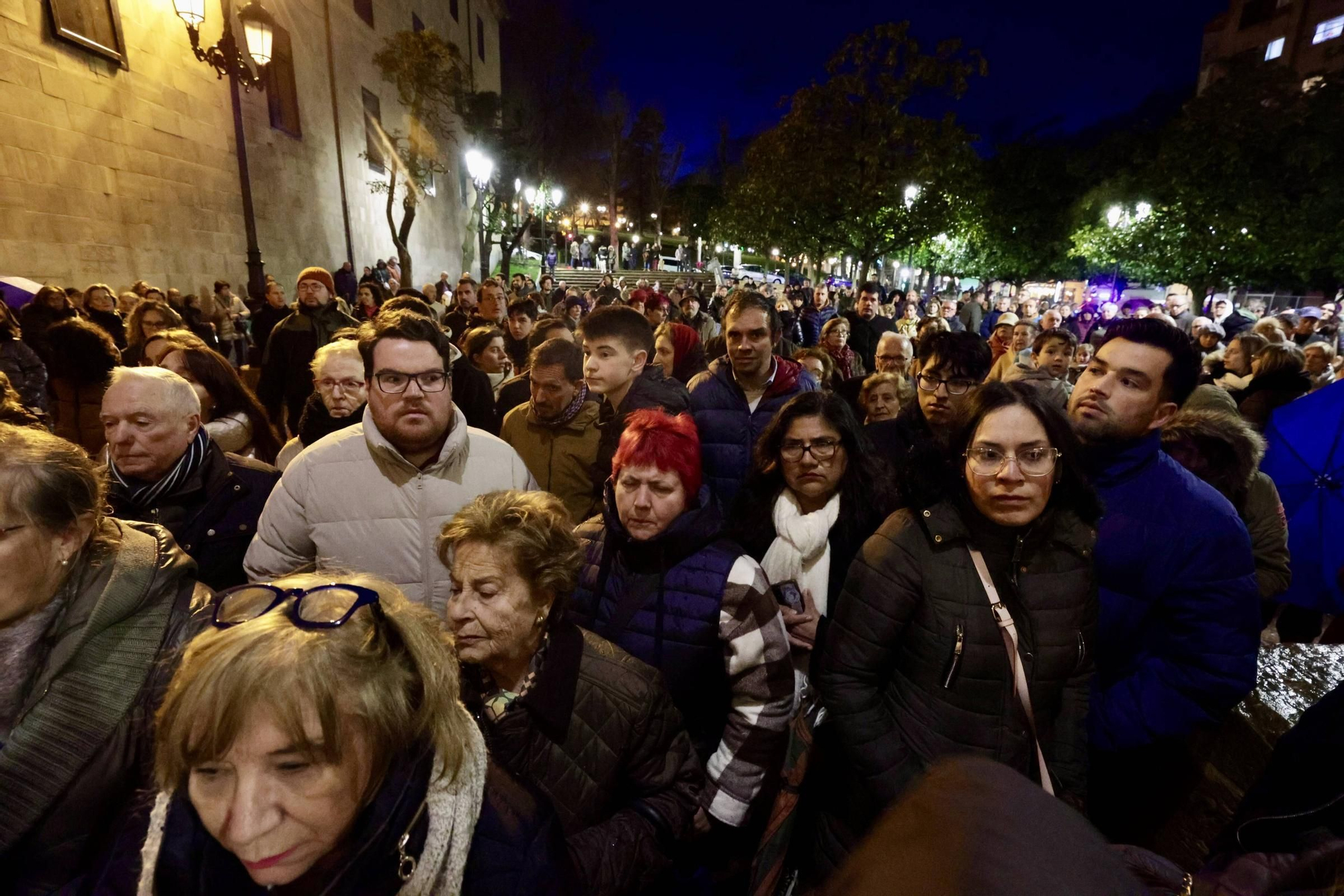 La lluvia chafa al Señor de Oviedo y obliga a suspender la procesión del Nazareno