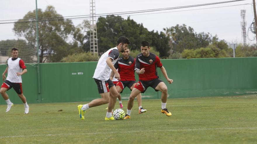 Caro, esta mañana, en el entrenamiento del equipo en el campo anexo