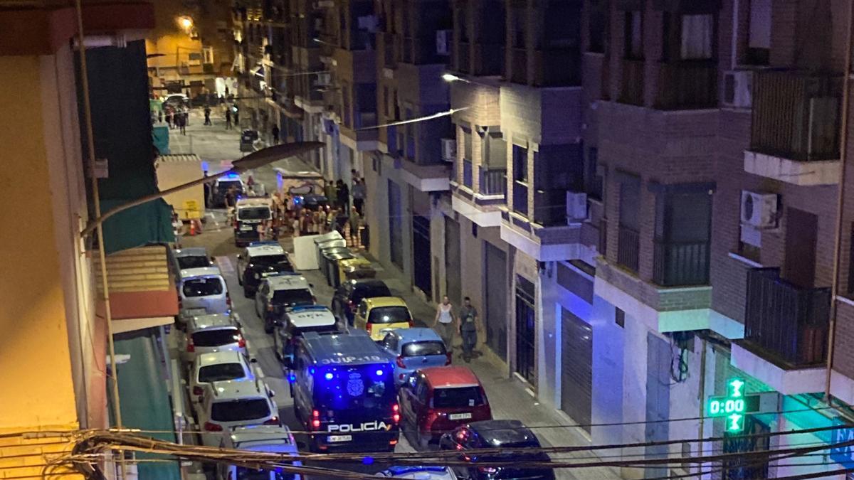 Una trifulca en un bajo ocupado de Benicalap acaba con cuatro detenidos y un policía herido