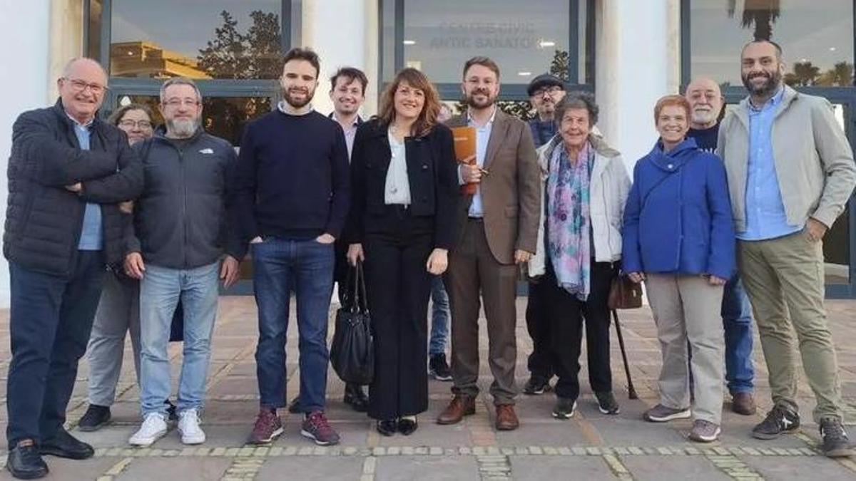 Integrantes de Compromís en el Port de Sagunt.