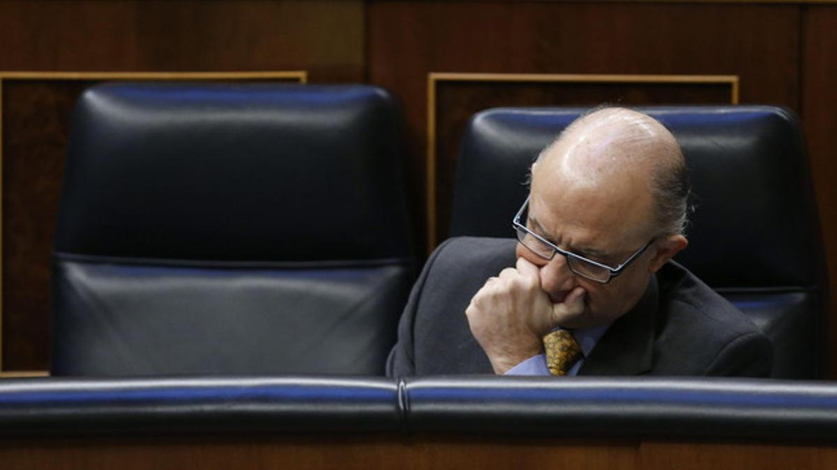 El ministro de Hacienda, Cristóbal Montoro, en su escaño del Congreso, este miércoles.