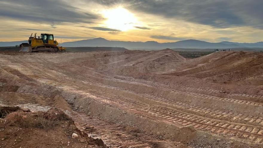 Ya ha comenzado el movimiento de tierras para construir las balsas. | SERVICIO ESPECIAL