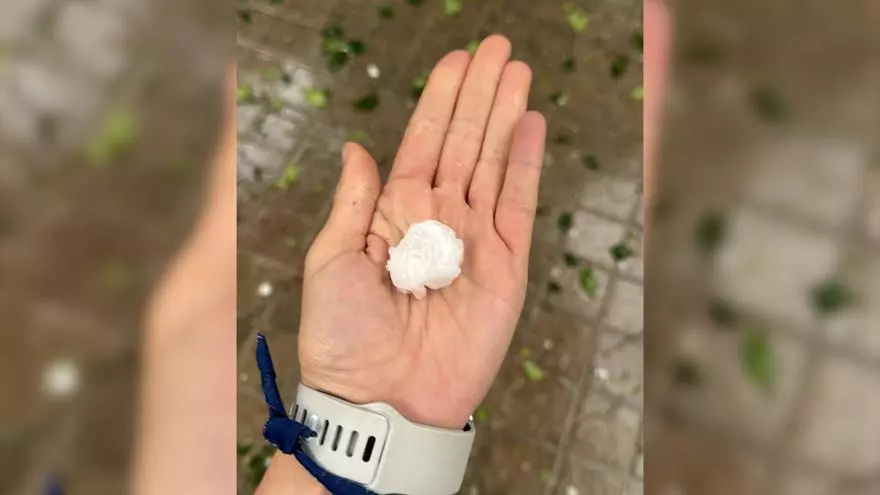 Impresionante granizada en Madrid: las tormentas ponen en alerta naranja a la capital