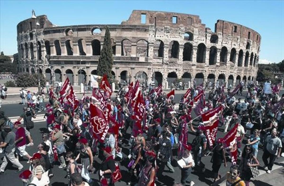 Malestar social 8 Manifestants protesten per la crisi i les retallades a Itàlia.