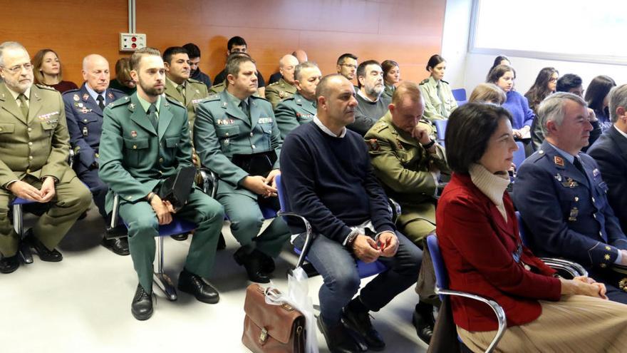 Miembros de las fuerzas de seguridad y estudiantes de la UIB presentes en la jornada sobre el acoso sexual