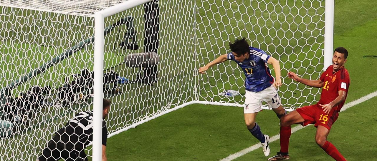 Momento del polémico segundo gol de Japón.