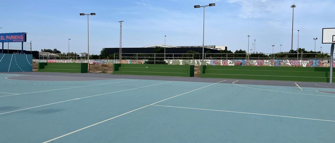 Aspecto de la pista deportiva tras la remodalación adjudicada por el Ayuntamiento de Torrevieja