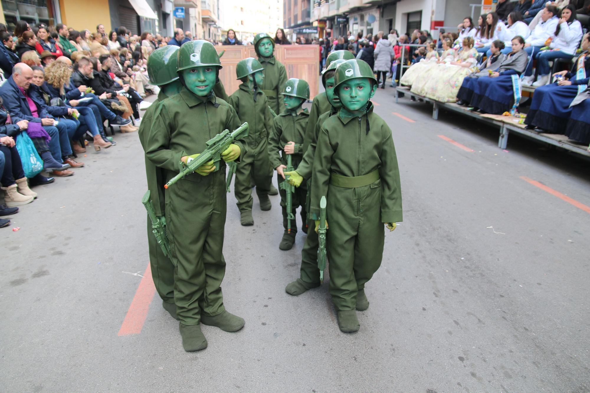 Búscate en las fotos del premio al Barri València en la cabalgata del Ninot infantil de Burriana