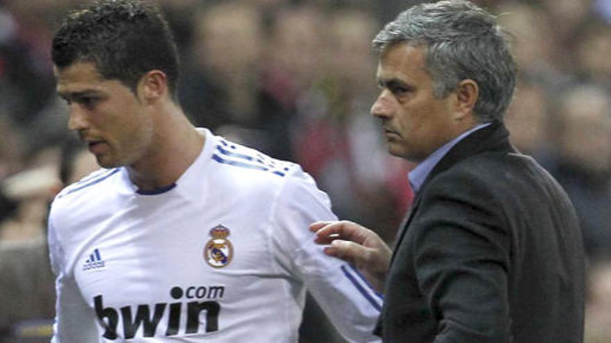 Cristiano Ronaldo en el Calderón junto a José Mourinho.