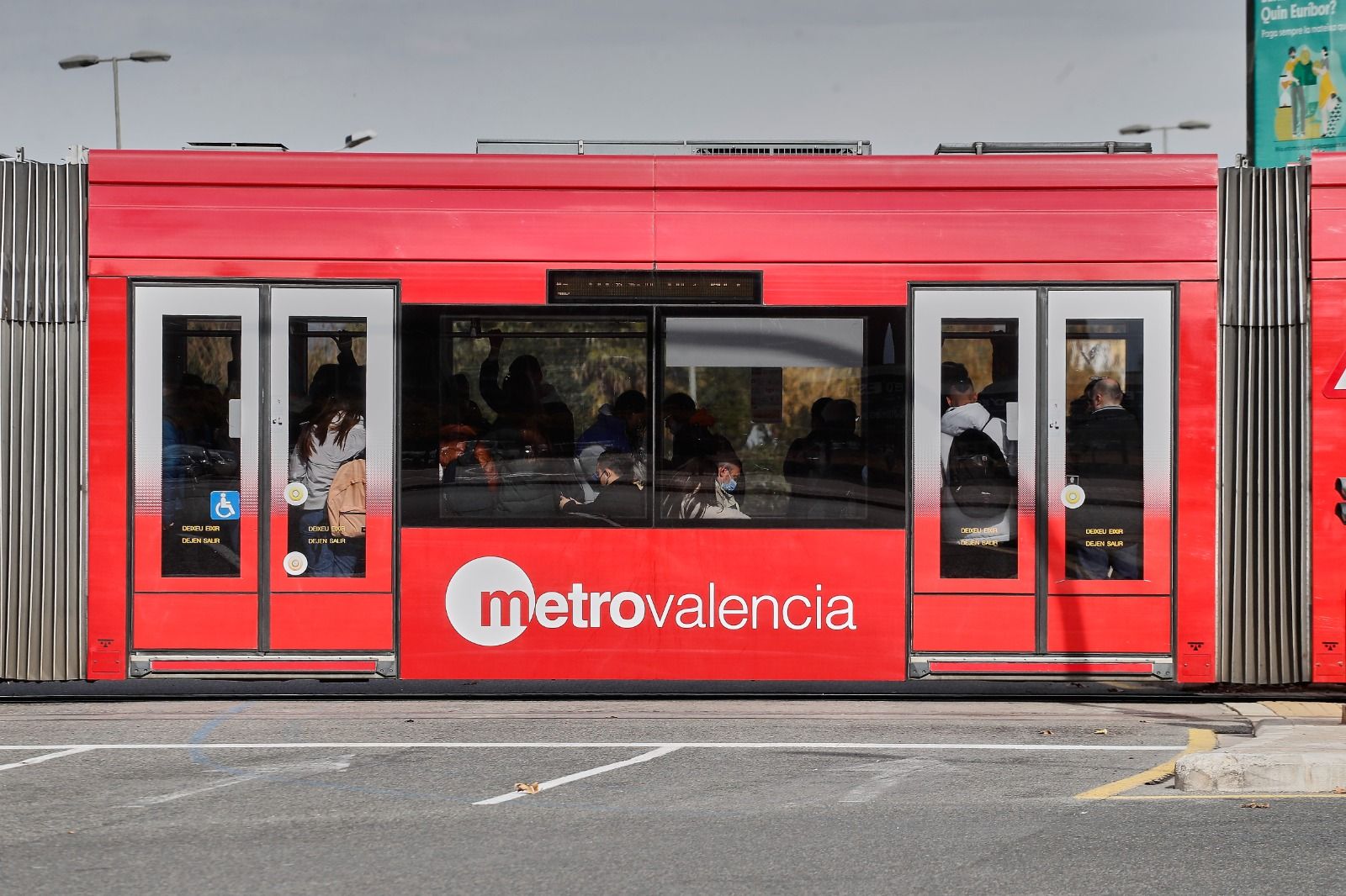 Último día con mascarilla en el transporte público