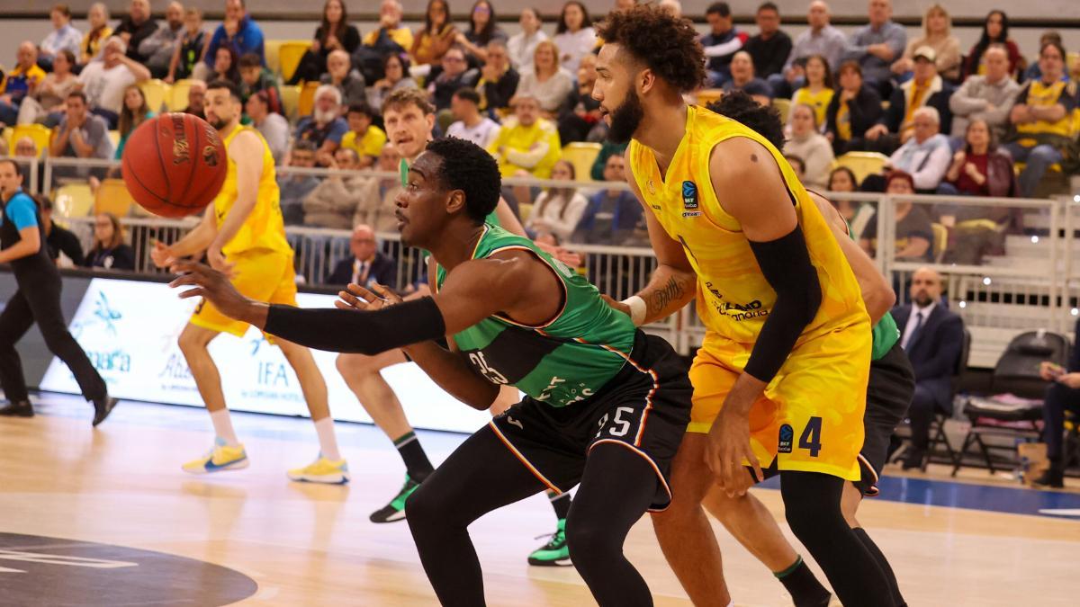 Miya Oni anotó dos triples para la Penya