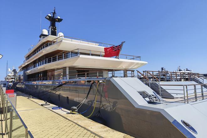 El megayate del director de cine Steven Spielberg atraca en el Puerto de Tarragona
