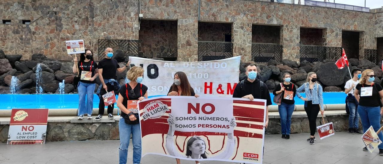La plantilla de H&M protesta por el despido de 1.100 trabajadores - La  Provincia