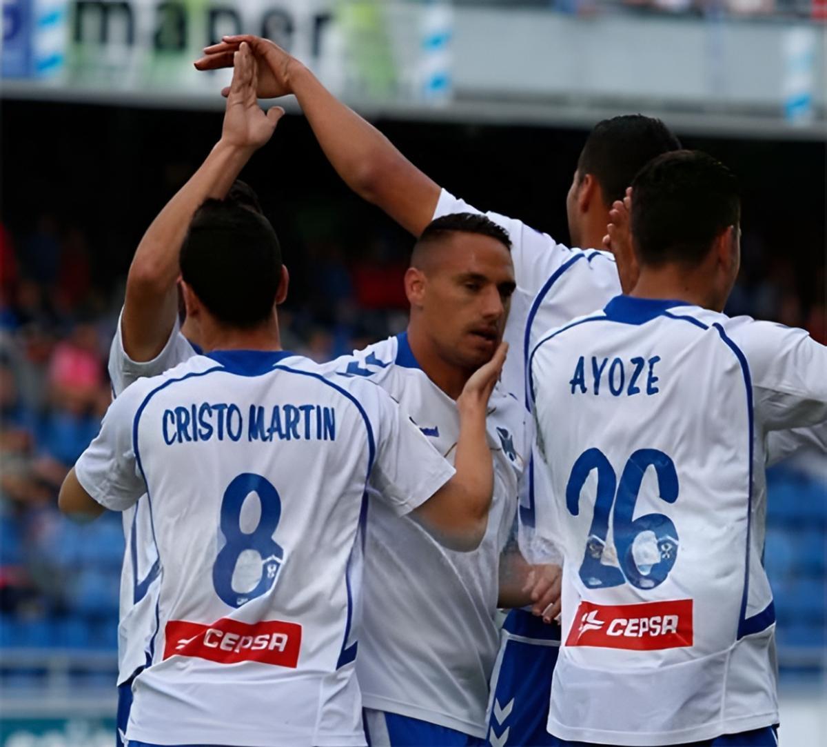 Cristo Martín, Suso Santana y Ayoze Pérez celebran un gol en la temporada 13/14.