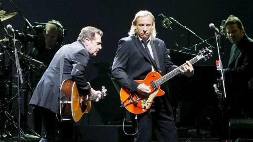 Glenn Frey y Joe Walsh, de los Eagles, en un concierto. // J.J. GUillén