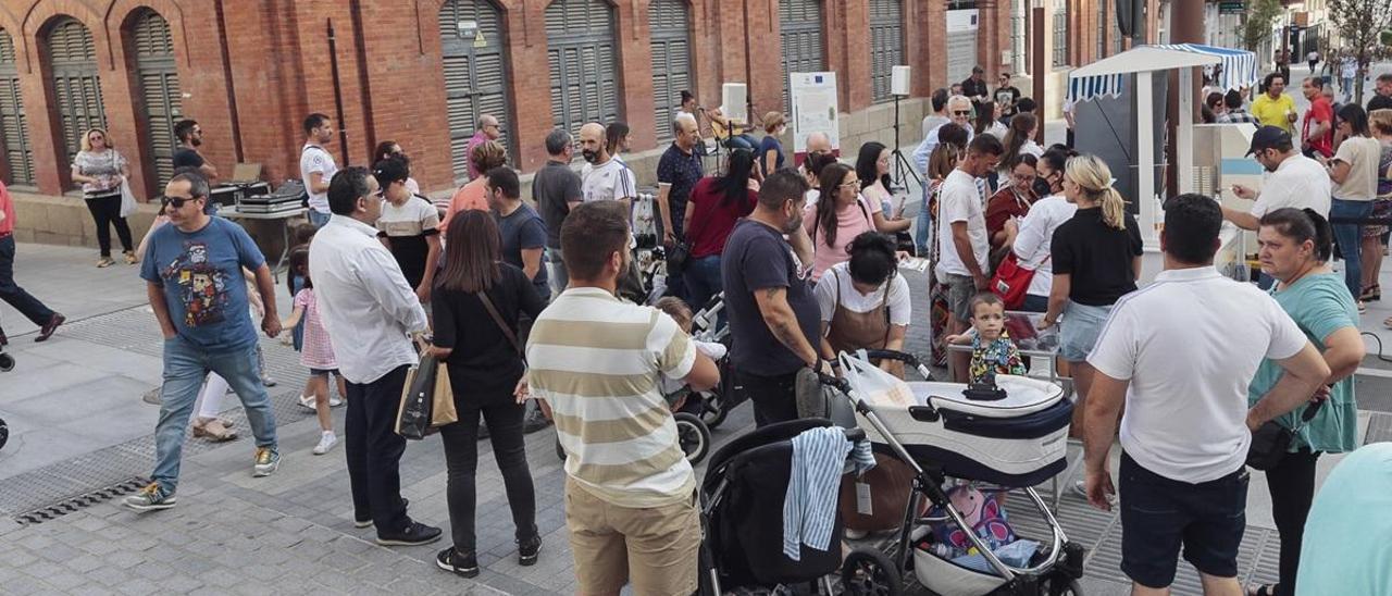 Asistentes a la inauguración, ayer, de la nueva plataforma única de la zona centro.