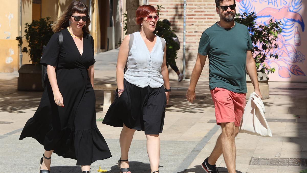 Dirigentes de Més, entre ellos la diputada electa, Àgueda Micó, ayer.