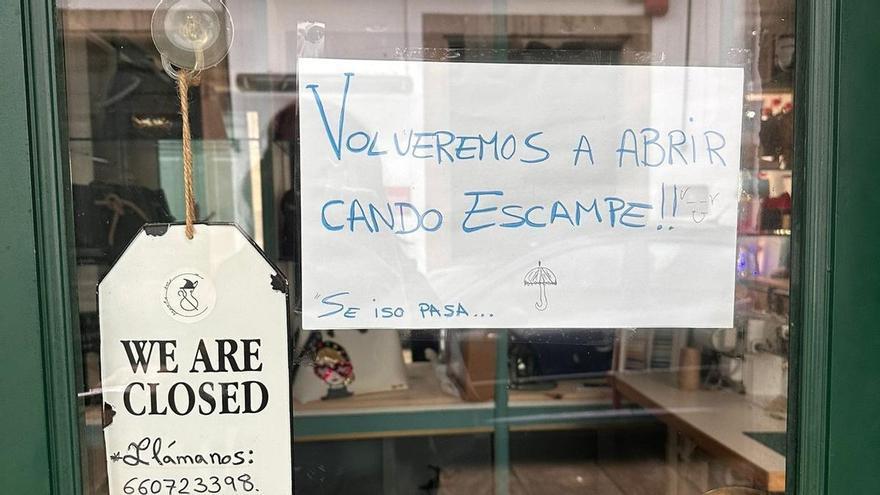Una tienda de Santiago cierra «hasta que escampe»: «No quiero coger una depresión»