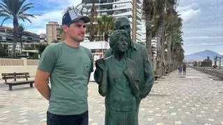 Iker Casillas, de paseo y posados en la Playa de San Juan
