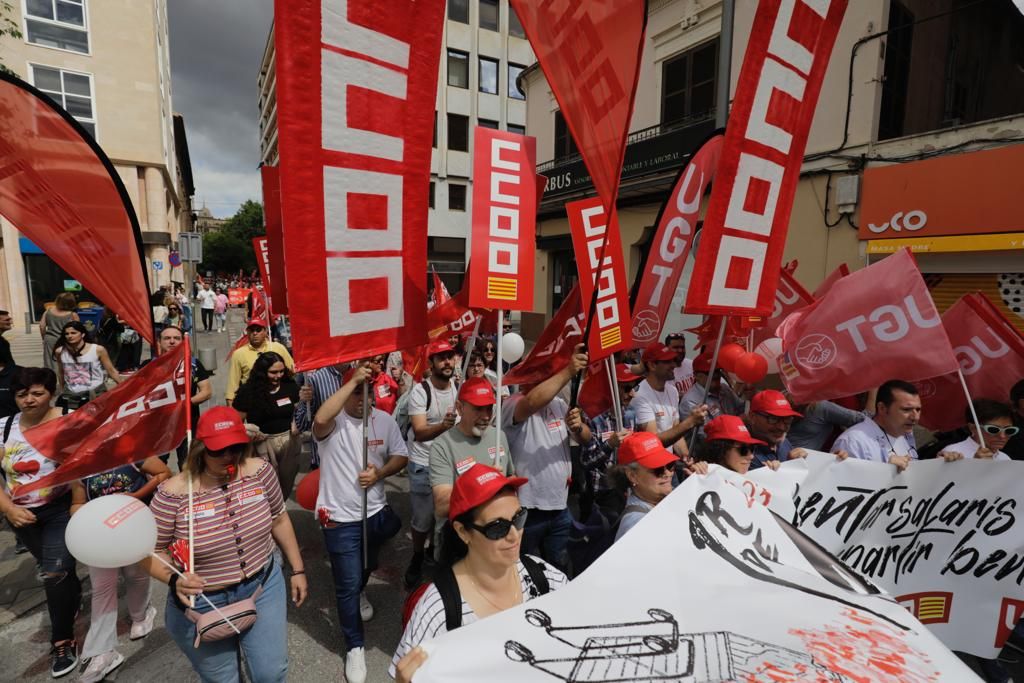 Cerca de mil personas salen a la calle por el Primero de Mayo